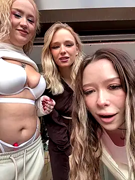 Snapshot of RollDolls chatting on October 2025 05:06:01 AM RollDolls online show from October 2025 05:06:01 AM