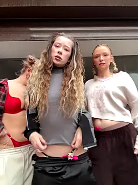 Snapshot of RollDolls chatting on November 2025 05:08:02 AM RollDolls online show from November 2025 05:08:02 AM