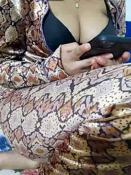 Snapshot of Rihame07 chatting on October 2025 12:11:02 AM Rihame07 online show from October 2025 12:11:02 AM