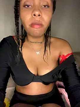 Snapshot of Itanydiorr chatting on November 2025 03:40:02 AM Itanydiorr online show from November 2025 03:40:02 AM