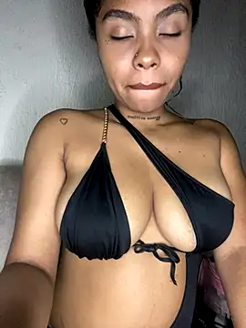 Snapshot of Itanydiorr chatting on December 2025 06:47:02 AM Itanydiorr online show from December 2025 06:47:02 AM