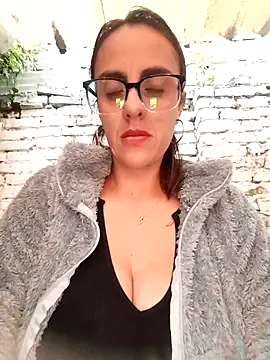 Jade 1-9 online show from December 2025 08:04:02 PM