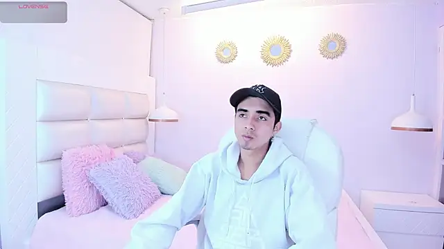 Hottie Guy online show from November 2025 06:11:02 PM