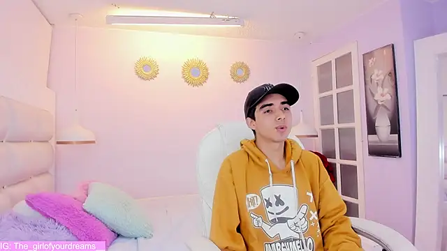 Hottie Guy online show from November 2025 05:56:02 PM