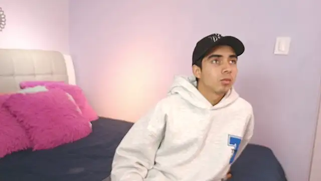 Hottie Guy online show from November 2025 05:50:02 PM