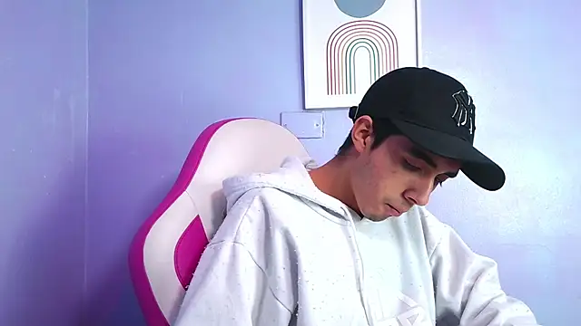 Hottie Guy online show from November 2025 05:50:01 PM