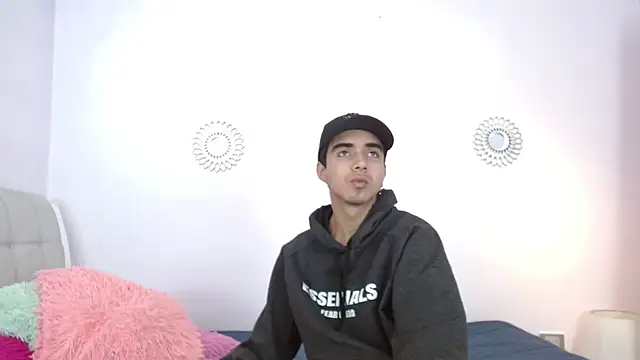 Hottie Guy online show from November 2025 05:57:01 PM