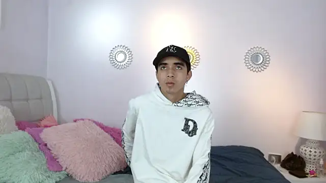 Hottie Guy online show from November 2025 05:35:01 PM