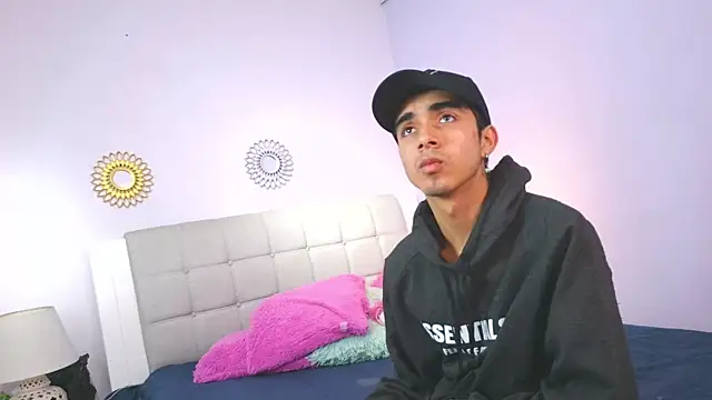 Hottie Guy online show from November 2025 05:38:02 PM