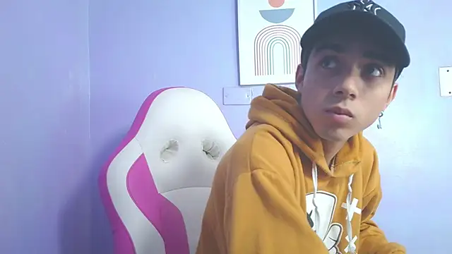 Hottie Guy online show from November 2025 05:41:01 PM