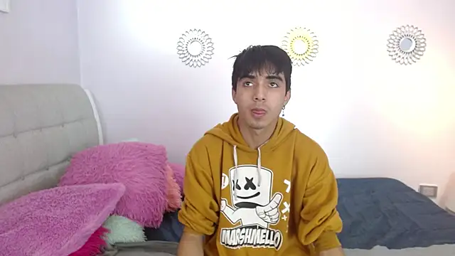 Hottie Guy online show from November 2025 05:57:01 PM