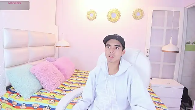 Hottie Guy online show from October 2025 12:25:02 PM