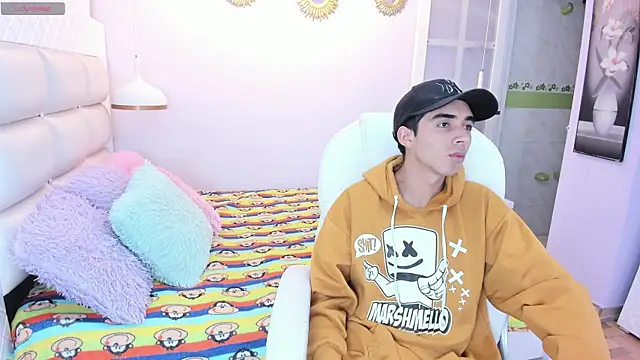 Hottie Guy online show from October 2025 05:47:01 PM