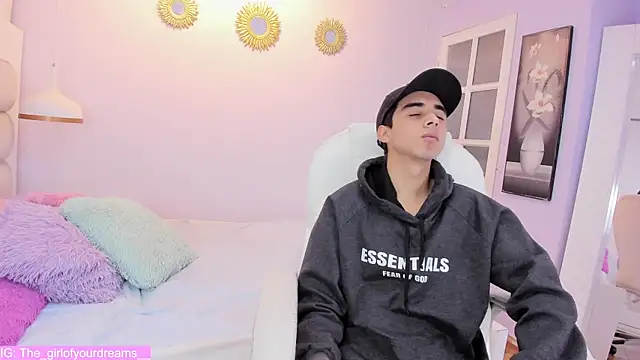 Hottie Guy online show from November 2025 05:46:05 PM