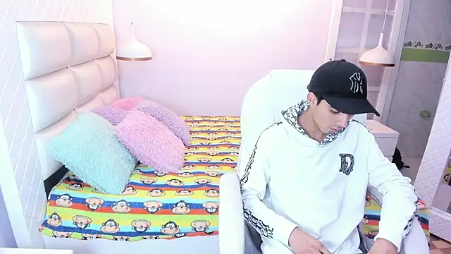 Hottie Guy online show from October 2025 12:17:01 PM