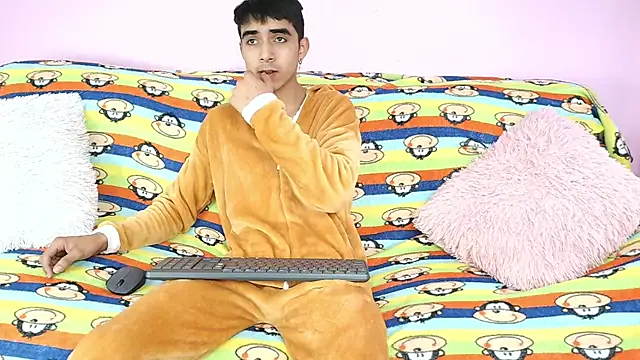 Hottie Guy online show from October 2025 03:23:02 PM