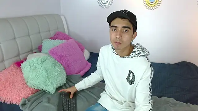 Hottie Guy online show from November 2025 12:15:02 PM