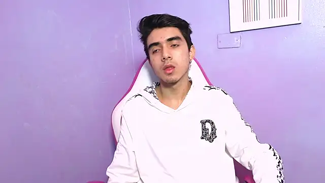 Hottie Guy online show from December 2025 05:56:02 PM