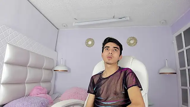 Hottie Guy online show from December 2025 05:45:01 PM