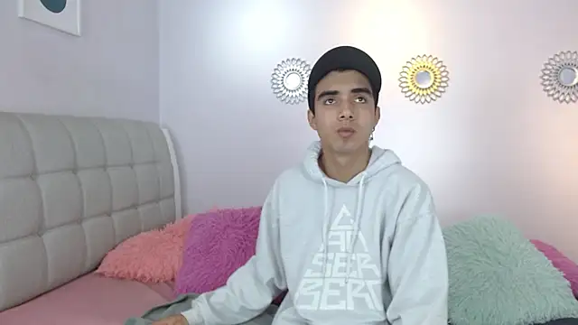 Hottie Guy online show from November 2025 05:57:01 PM