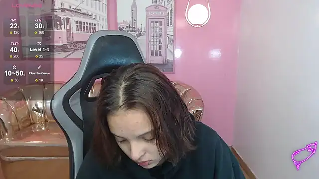 mia foster t online show from December 2025 01:39:02 PM