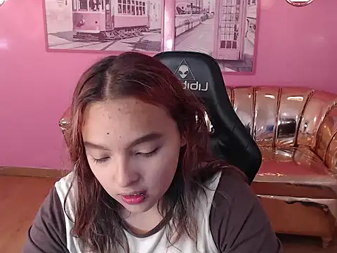 mia foster t online show from October 2025 01:12:02 PM