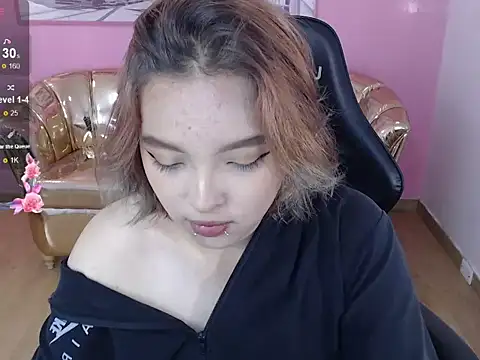 mia foster t online show from October 2025 12:37:02 PM