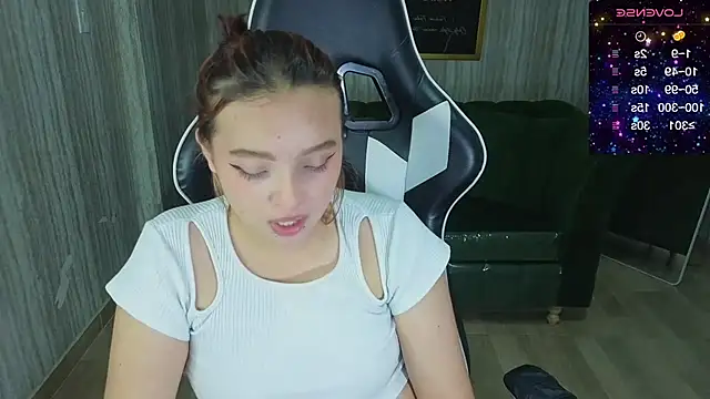 mia foster t online show from November 2025 12:47:02 AM