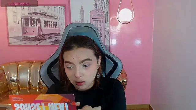 mia foster t online show from December 2025 01:00:01 PM