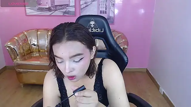 mia foster t online show from November 2025 01:11:01 PM