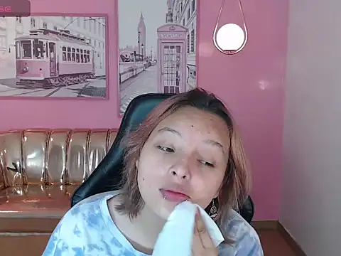 mia foster t online show from October 2025 02:04:01 PM