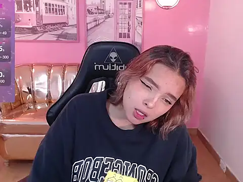 mia foster t online show from October 2025 12:04:02 PM