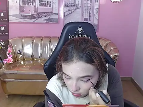 mia foster t online show from November 2025 12:42:01 PM