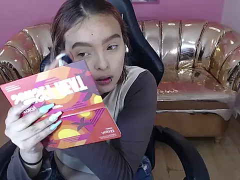 mia foster t online show from October 2025 12:46:01 PM