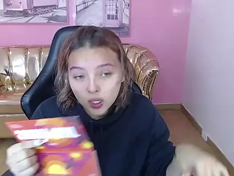 mia foster t online show from October 2025 12:51:02 PM