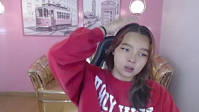 mia foster t online show from October 2025 12:40:01 PM