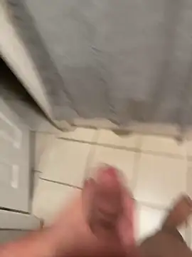 familia0210 online show from November 2025 12:00:02 AM