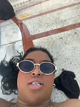 mitschellfox21 online show from April 2026 10:49:02 PM