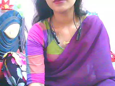 Snapshot of night_queeen7 chatting on October 2025 07:02:01 PM night queeen7 online show from October 2025 07:02:01 PM