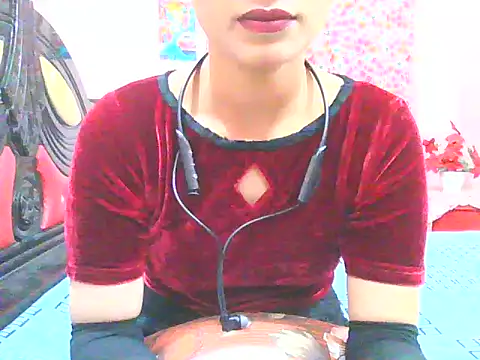 Snapshot of night_queeen7 chatting on November 2025 06:33:02 PM night queeen7 online show from November 2025 06:33:02 PM