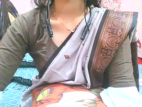 Snapshot of night_queeen7 chatting on November 2025 07:07:01 PM night queeen7 online show from November 2025 07:07:01 PM