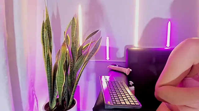 Snapshot of Jules_Angel chatting on November 2025 12:11:02 PM Jules Angel online show from November 2025 12:11:02 PM