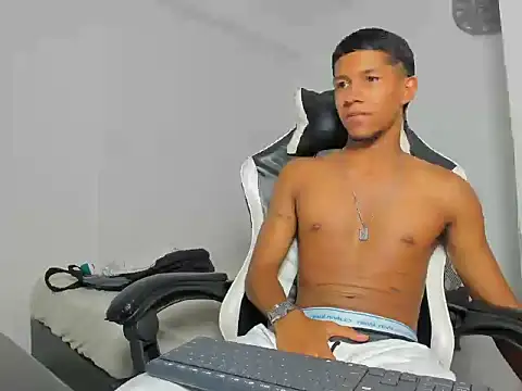 MaxVibe420 online show from October 2025 07:47:02 PM