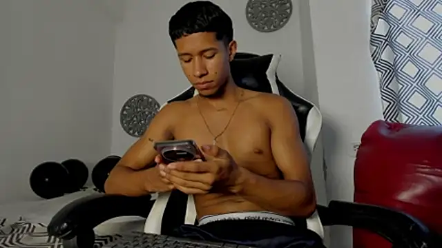 MaxVibe420 online show from October 2025 05:59:02 PM