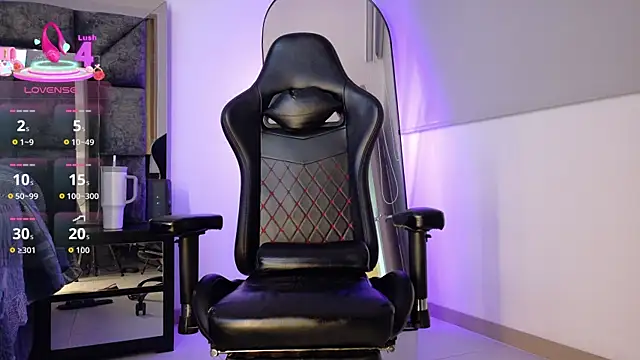 johnjaguar1  online show from April 2026 11:12:01 AM