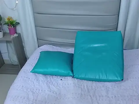 Candela Dubout online show from February 2026 12:34:02 PM