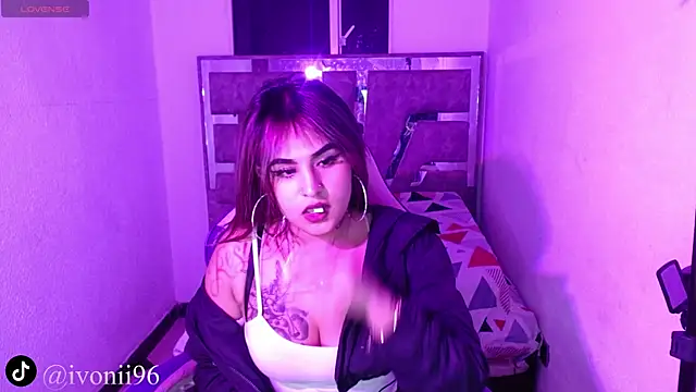 ivoni online show from November 2025 10:37:01 PM