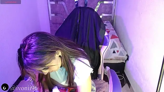 ivoni online show from November 2025 09:08:01 PM