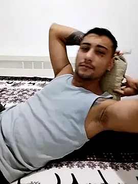 gooddboy01 online show from October 2025 07:54:01 AM