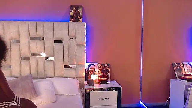 Snapshot of Emily_knights chatting on November 2025 10:36:02 AM Emily knights online show from November 2025 10:36:02 AM